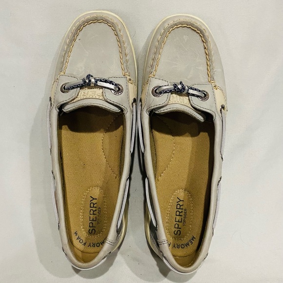 Women’s Sperry’s Light Grey size 6M deck shoes pul/slip on shoes - Picture 3 of 5